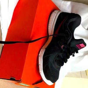 COPY - Nike women sport shoe